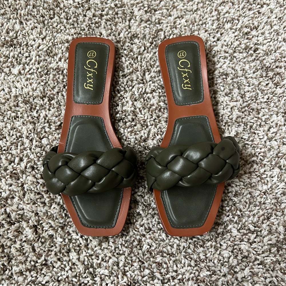 Flat Sandals | Women Footwear